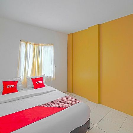 Oyo 90637 Rumah Ni Karo Medan Exteriör bild