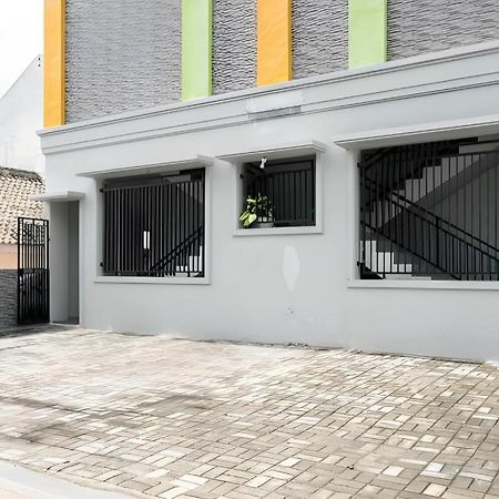Oyo 90637 Rumah Ni Karo Medan Exteriör bild