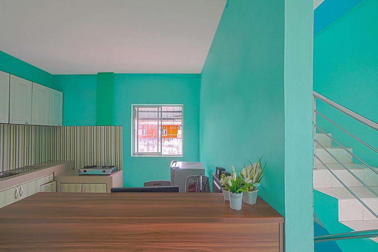 Oyo 90637 Rumah Ni Karo Medan Exteriör bild