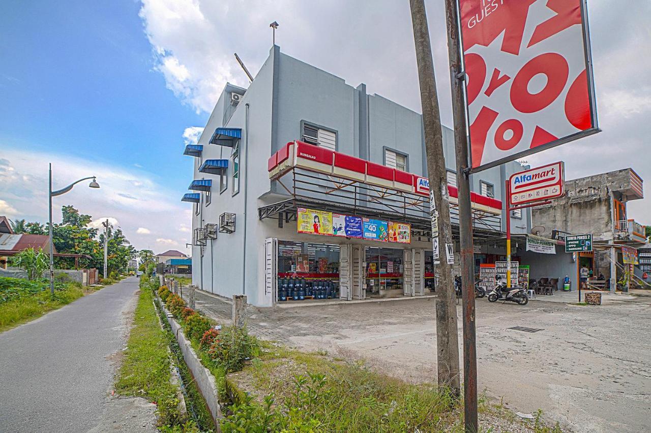 Oyo 90637 Rumah Ni Karo Medan Exteriör bild