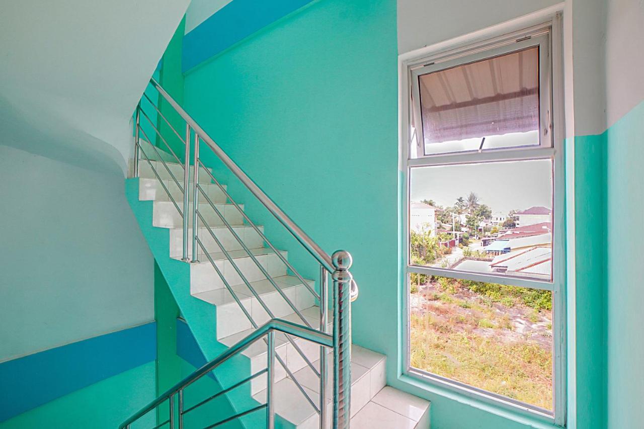 Oyo 90637 Rumah Ni Karo Medan Exteriör bild