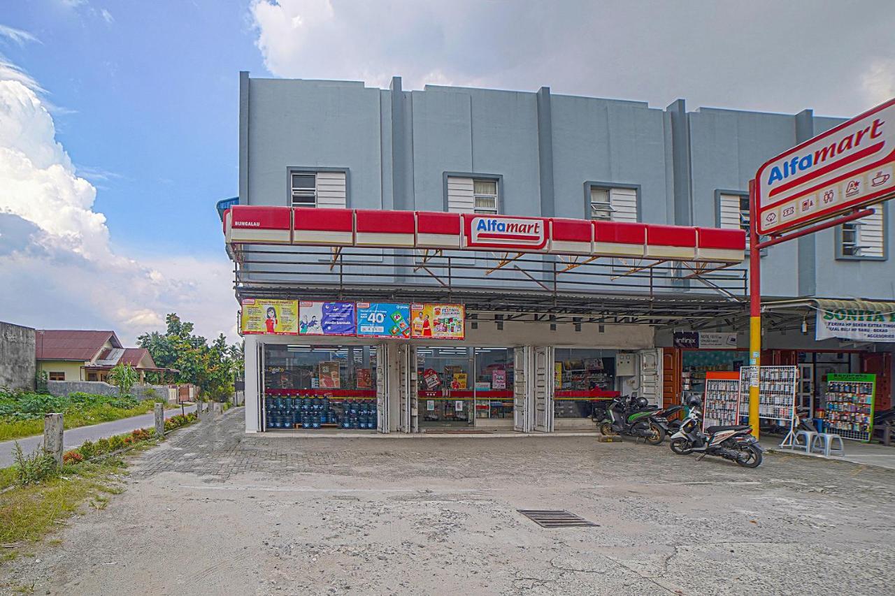 Oyo 90637 Rumah Ni Karo Medan Exteriör bild