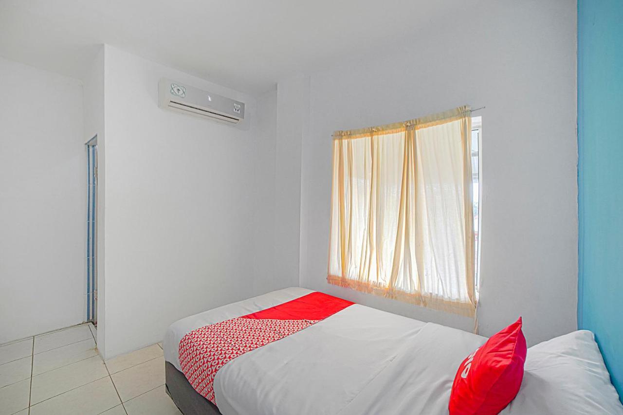 Oyo 90637 Rumah Ni Karo Medan Exteriör bild