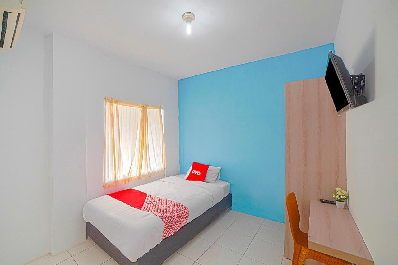 Oyo 90637 Rumah Ni Karo Medan Exteriör bild
