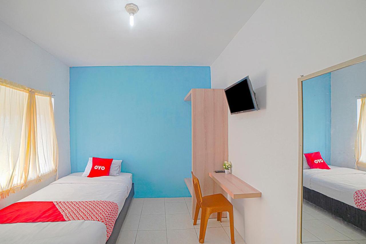 Oyo 90637 Rumah Ni Karo Medan Exteriör bild