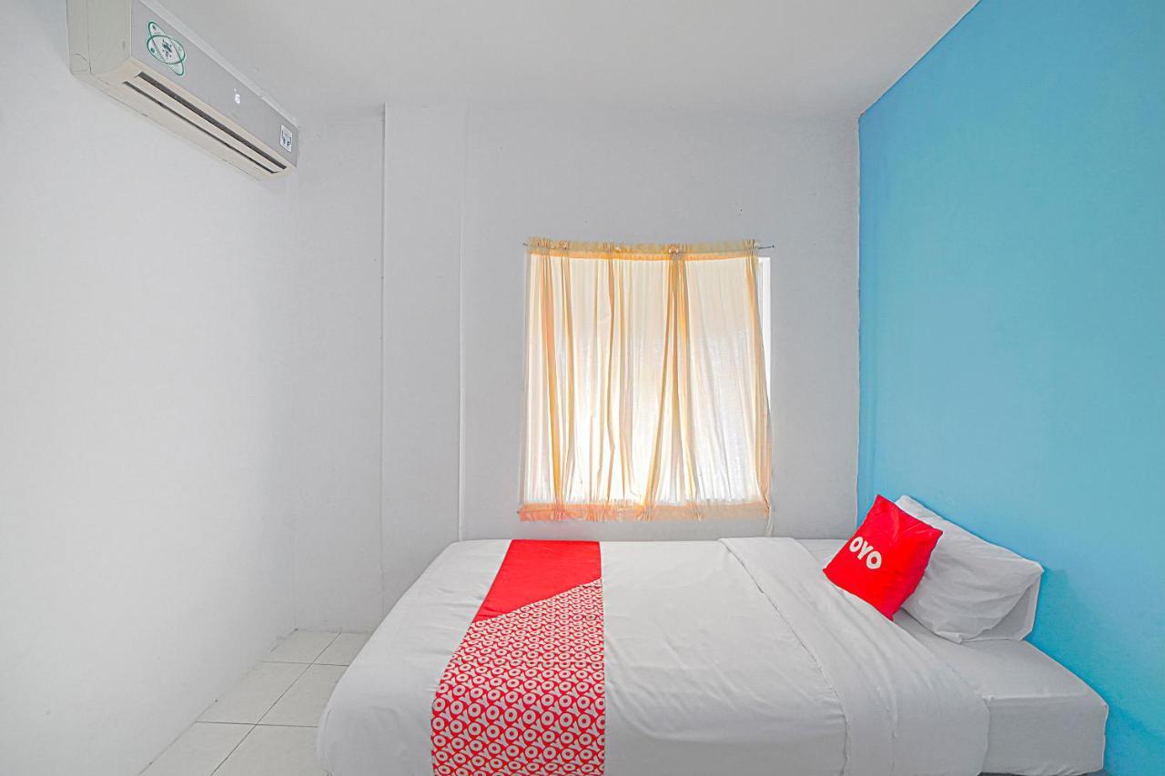 Oyo 90637 Rumah Ni Karo Medan Exteriör bild
