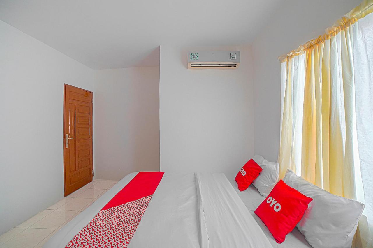 Oyo 90637 Rumah Ni Karo Medan Exteriör bild