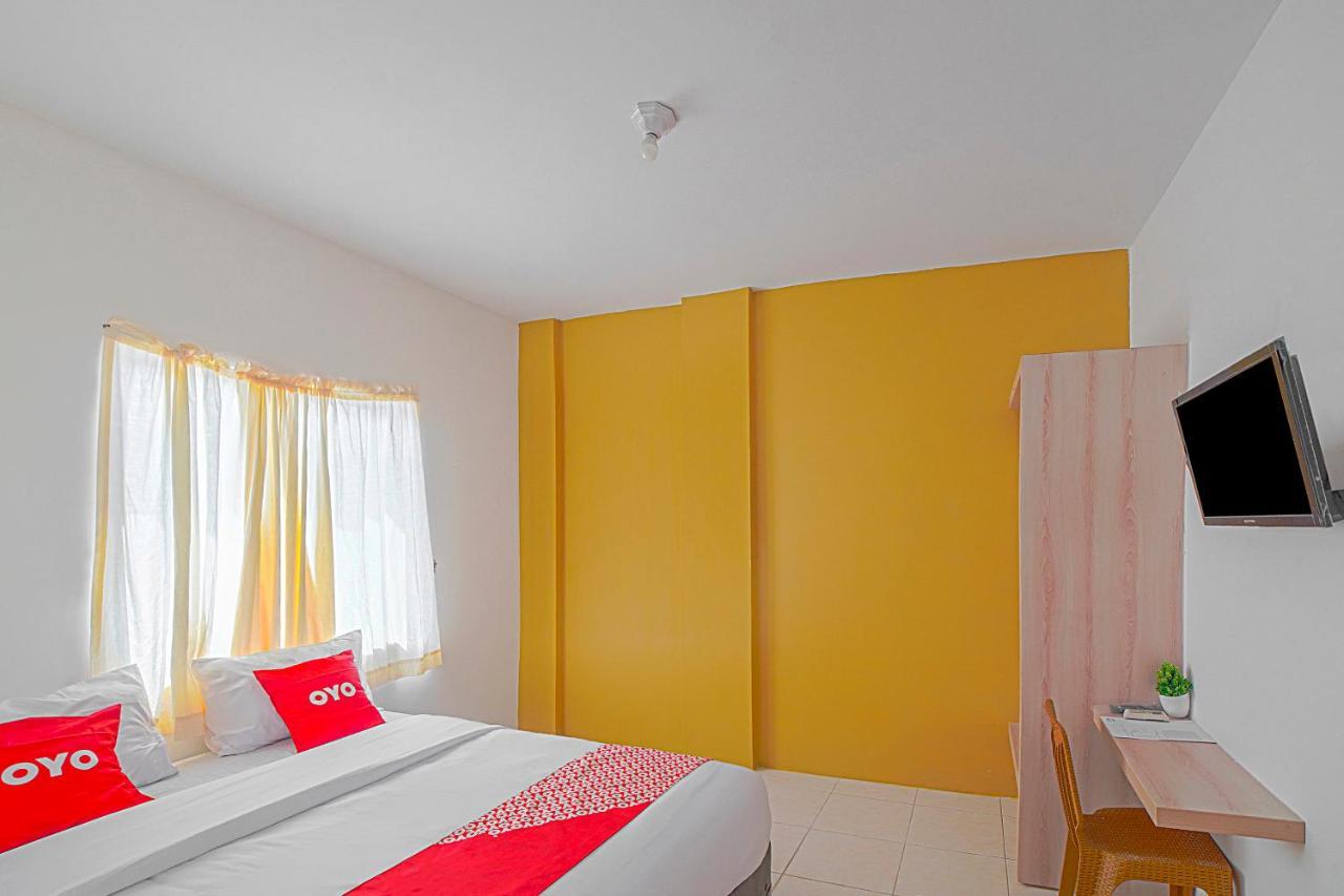 Oyo 90637 Rumah Ni Karo Medan Exteriör bild