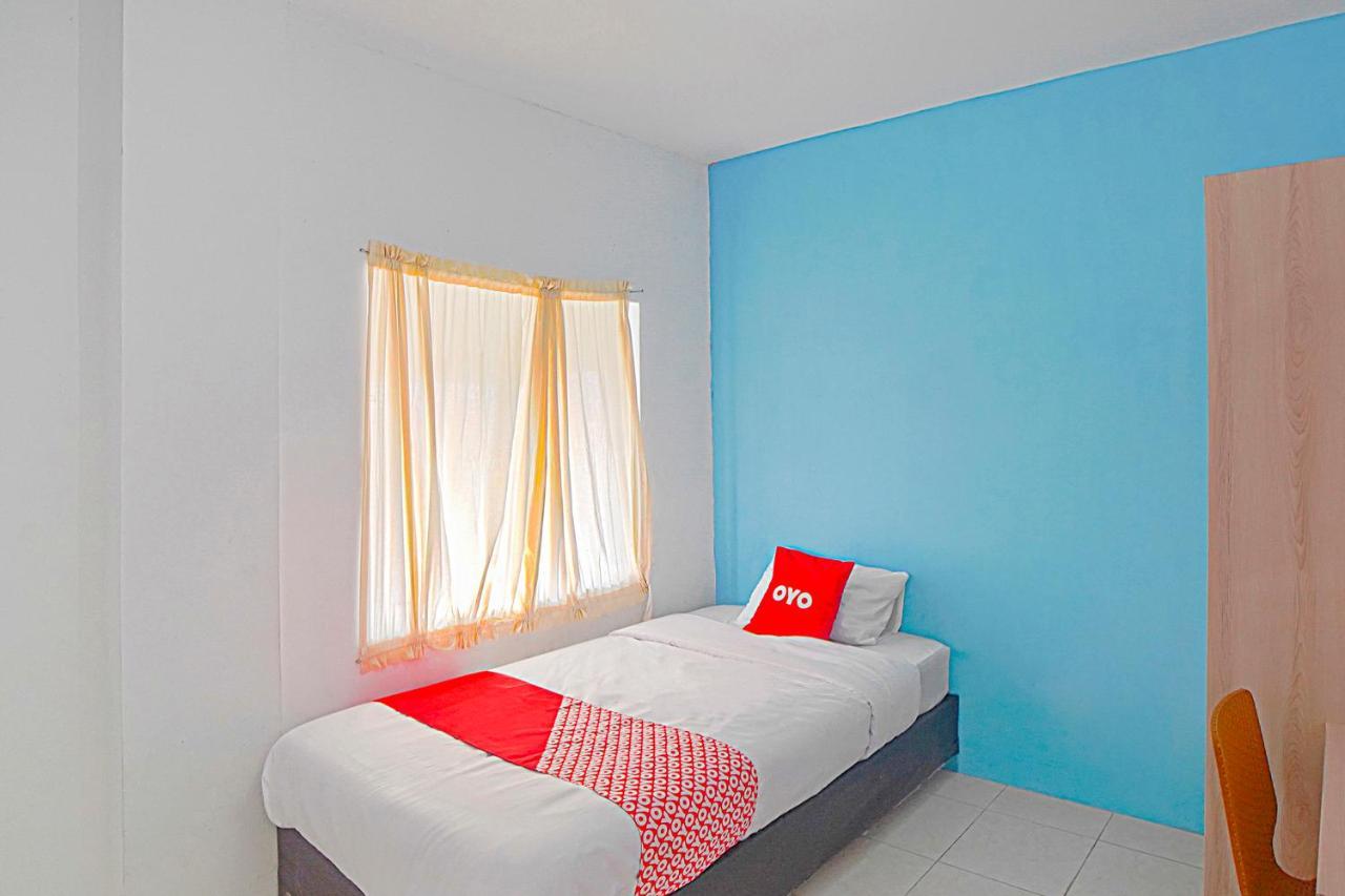Oyo 90637 Rumah Ni Karo Medan Exteriör bild