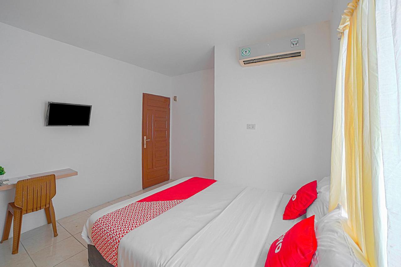 Oyo 90637 Rumah Ni Karo Medan Exteriör bild