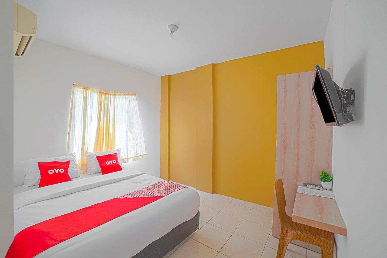 Oyo 90637 Rumah Ni Karo Medan Exteriör bild