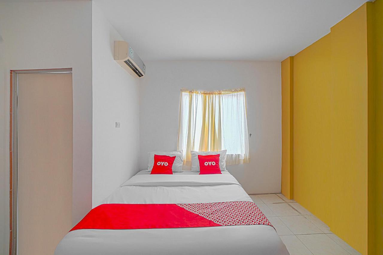 Oyo 90637 Rumah Ni Karo Medan Exteriör bild