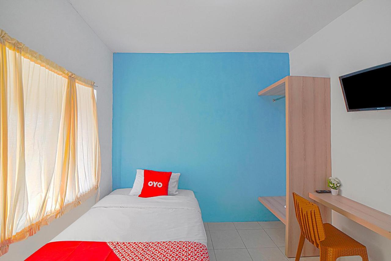 Oyo 90637 Rumah Ni Karo Medan Exteriör bild