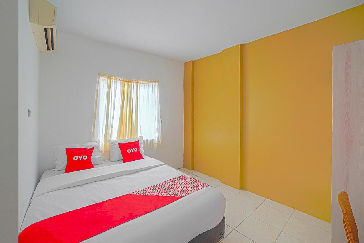 Oyo 90637 Rumah Ni Karo Medan Exteriör bild