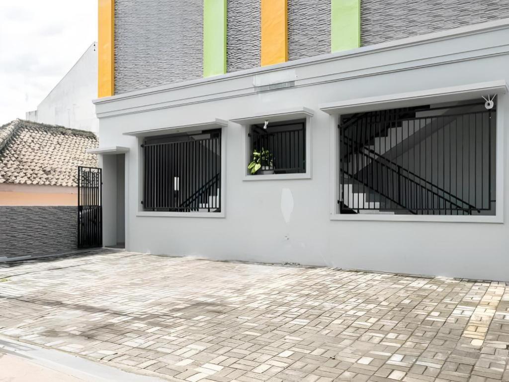 Oyo 90637 Rumah Ni Karo Medan Exteriör bild
