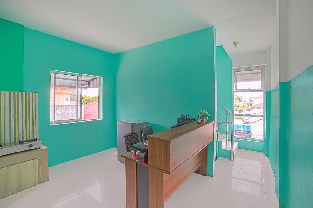 Oyo 90637 Rumah Ni Karo Medan Exteriör bild